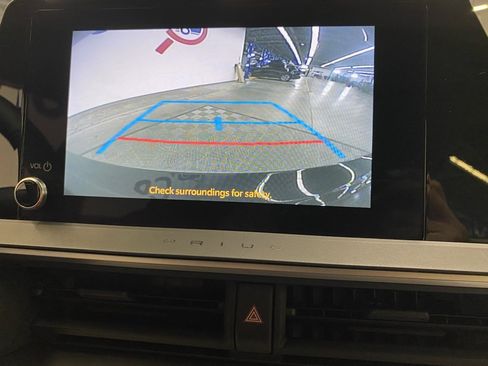 Used 2025 Toyota Prius LE image 37