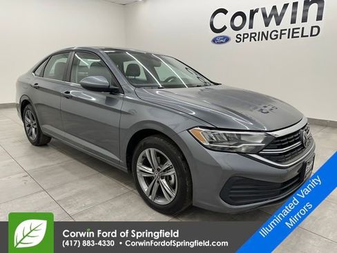 Used 2024 Volkswagen Jetta SE w/ Panoramic Sunroof Package image 5