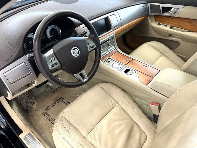 Used 2010 Jaguar XF Luxury RWD image 10