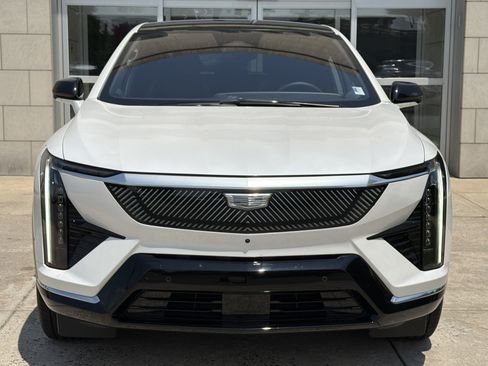 Used 2025 Cadillac Optiq Luxury 1 AWD/4WD image 14