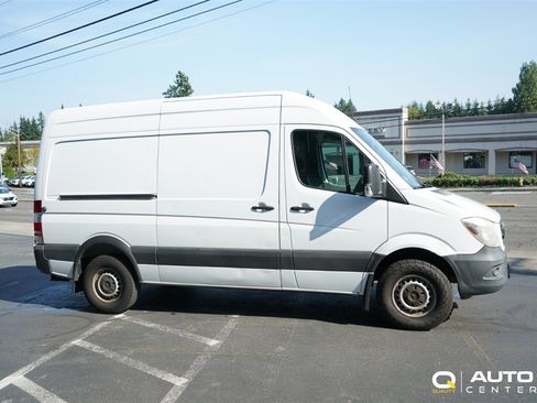 Used 2014 Mercedes-Benz Sprinter 2500 image 3