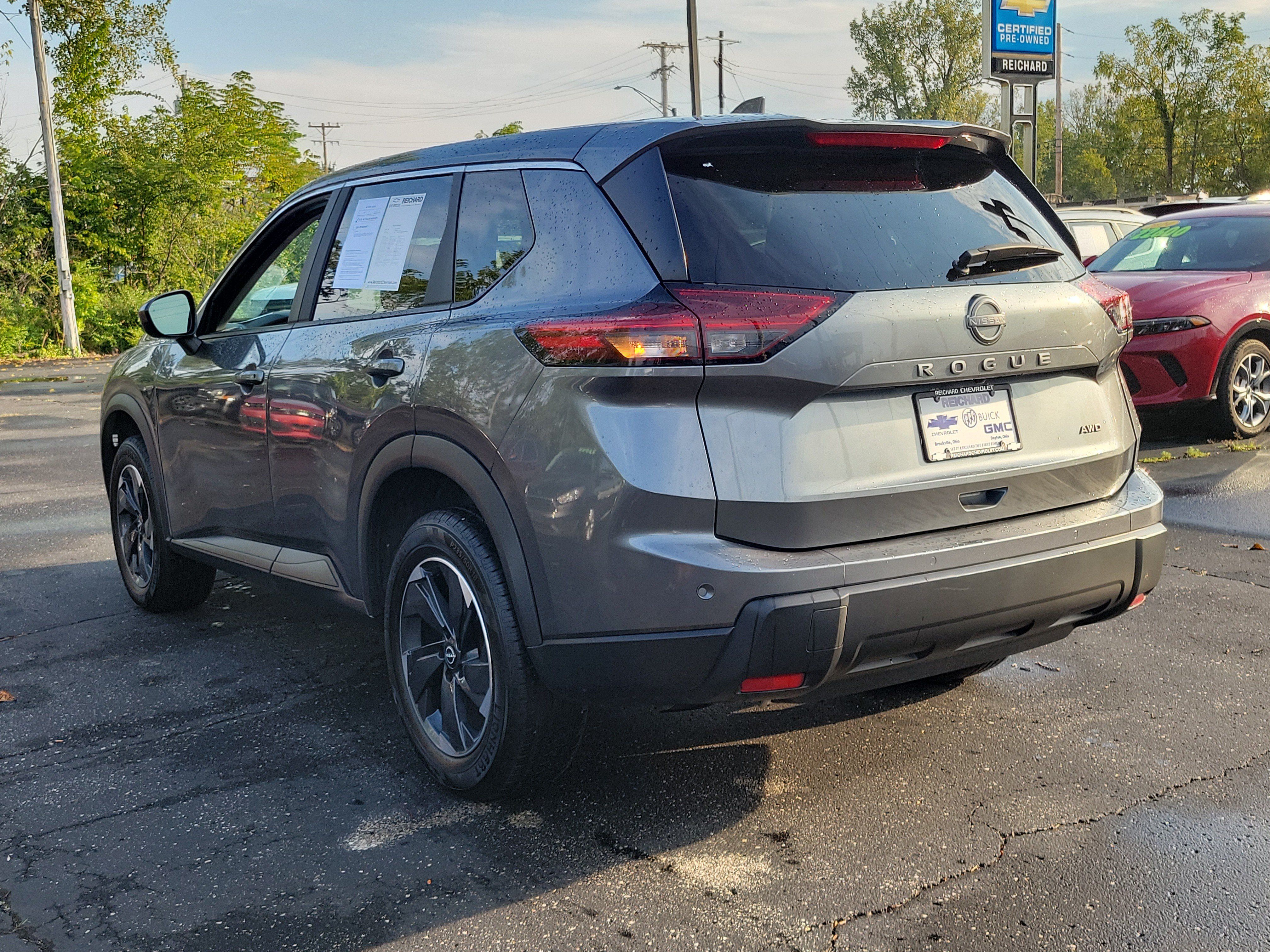 Used 2025 Nissan Rogue SV AWD/4WD image 3