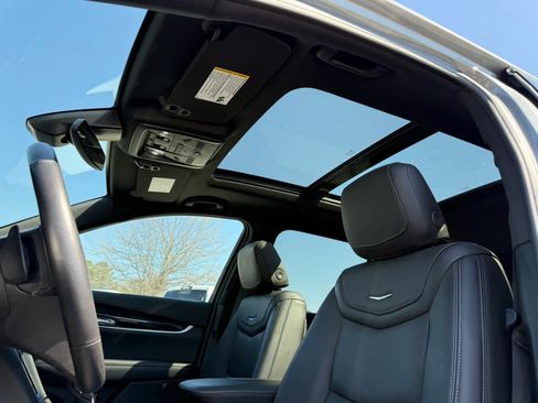 Used 2024 Cadillac XT6 Premium Luxury FWD image 21