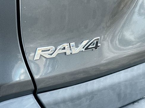 Used 2019 Toyota RAV4 XLE image 17