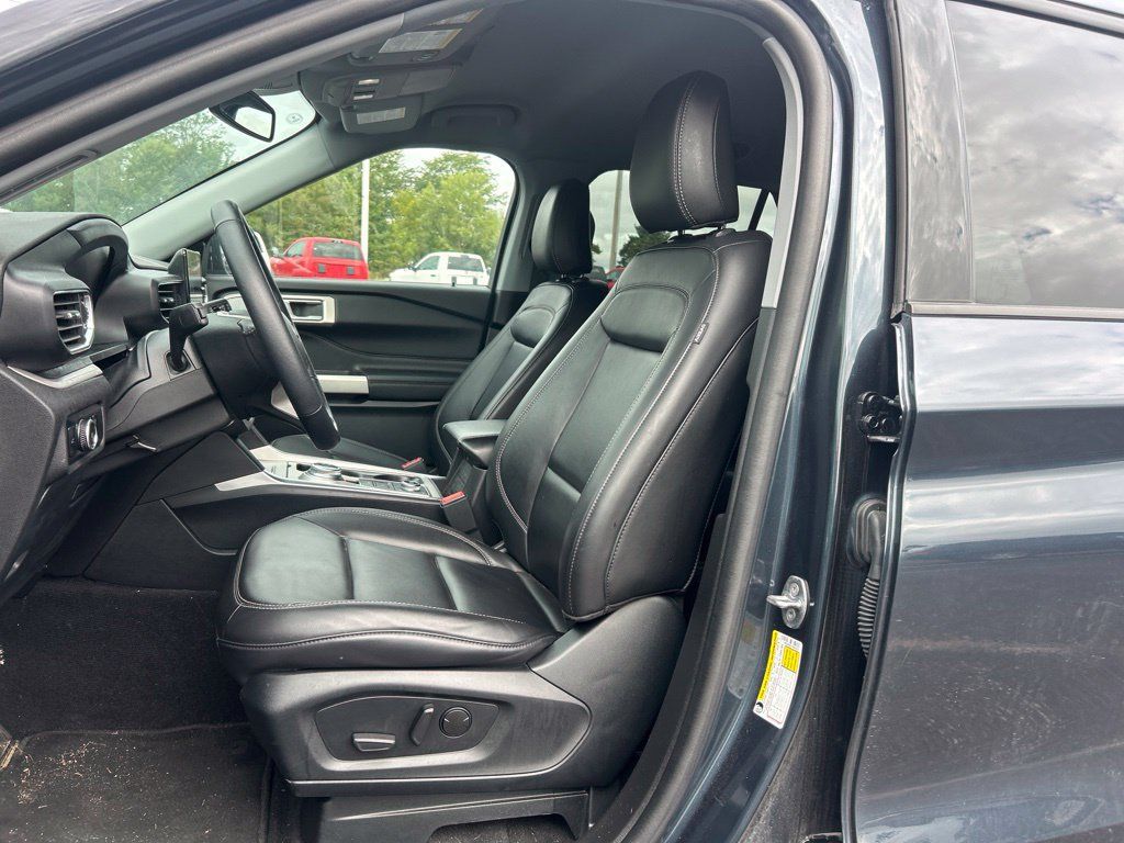 Used 2023 Ford Explorer XLT w/ Equipment Group 202A AWD/4WD image 5