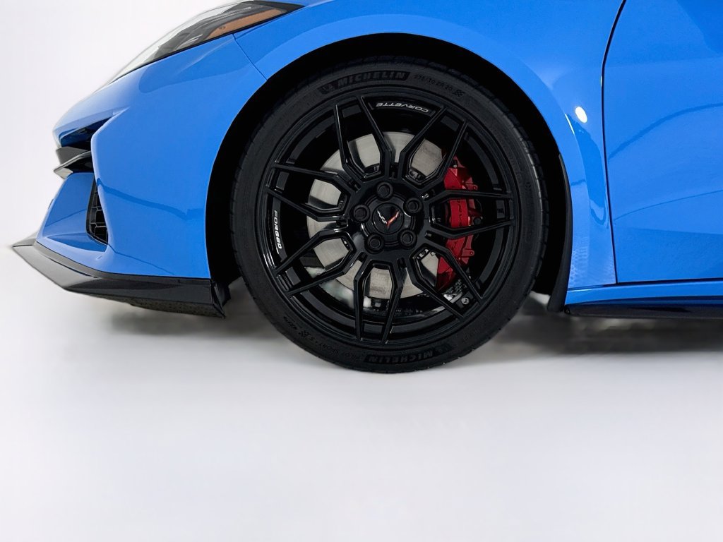 Used 2025 Chevrolet Corvette Z06 w/ Stealth Interior Trim Package RWD image 30