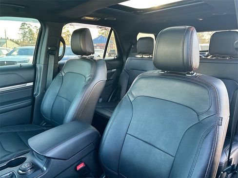 Used 2018 Ford Explorer Sport w/ Equipment Group 401A image 8