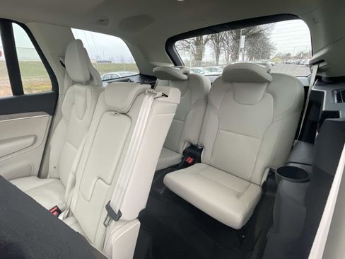 Used 2024 Volvo XC90 B6 Plus image 13