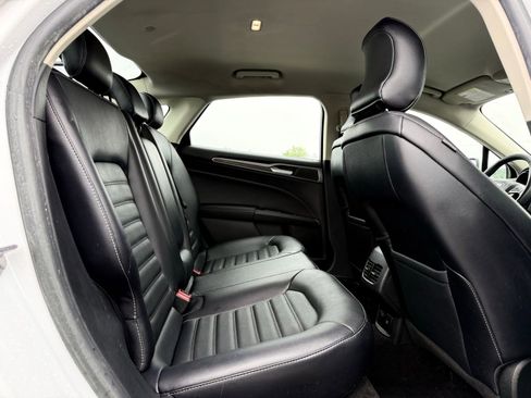 Used 2018 Ford Fusion SE w/ Equipment Group 602A FWD image 18
