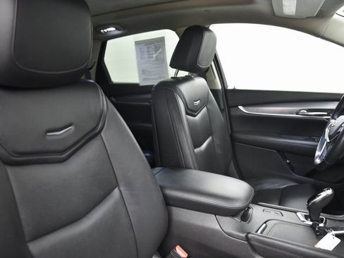 Used 2018 Cadillac XT5 Luxury w/ Driver Awareness Package image 13