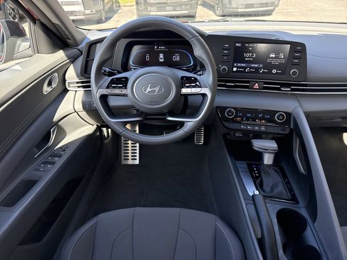 Used 2025 Hyundai Elantra Sport image 15
