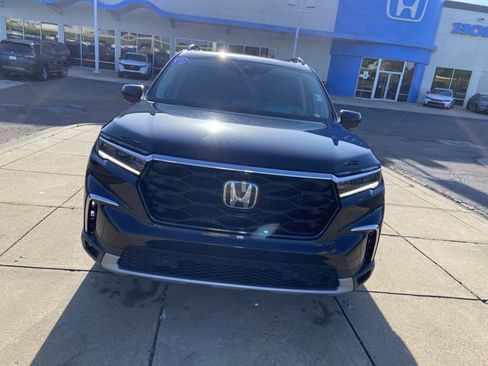 Used 2025 Honda Pilot Elite image 3