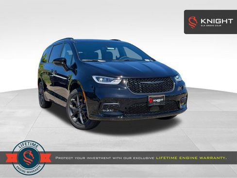 New 2026 Chrysler Pacifica Limited w/ S Appearance Package AWD/4WD image 1