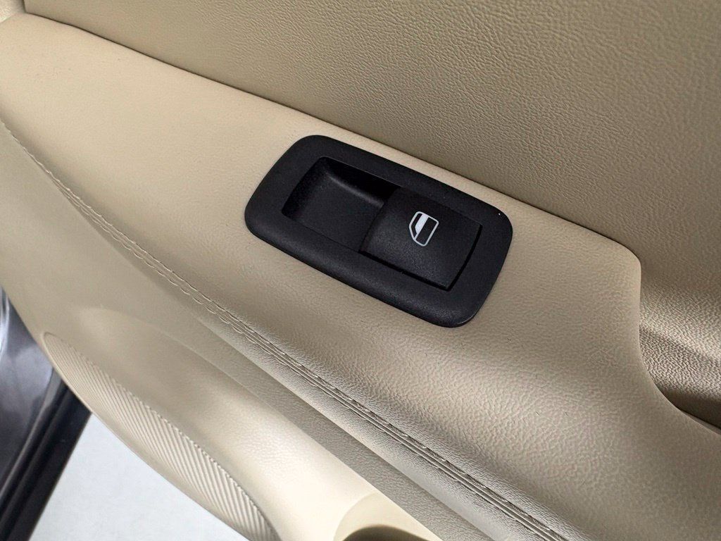 Used 2018 Jeep Grand Cherokee Laredo AWD/4WD image 16