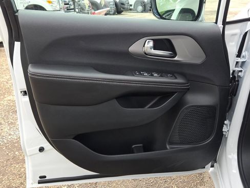 New 2027 Chrysler Pacifica LX FWD image 20
