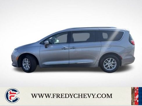 Used 2020 Chrysler Pacifica Touring-L FWD image 8