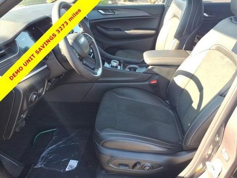 New 2025 Jeep Grand Cherokee Altitude image 15