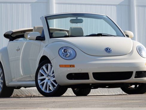 Used 2008 Volkswagen Beetle SE FWD image 26