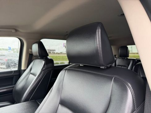 Used 2024 Ford Expedition XLT RWD image 11