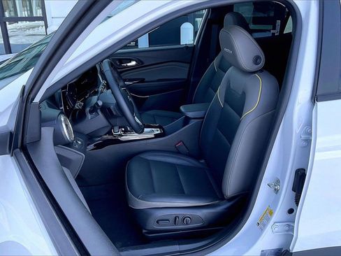 Used 2025 Chevrolet Trax ACTIV w/ Sunroof Package image 25