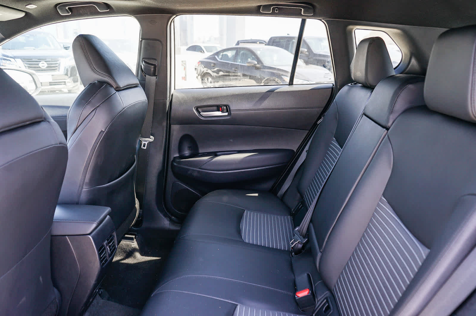 Used 2024 Toyota Corolla Cross AWD Hybrid w/ Convenience Package image 18
