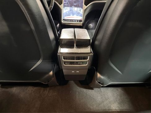 Used 2016 Tesla Model S 70D image 24