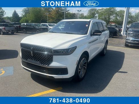 Used 2025 Lincoln Navigator Reserve AWD/4WD image 1