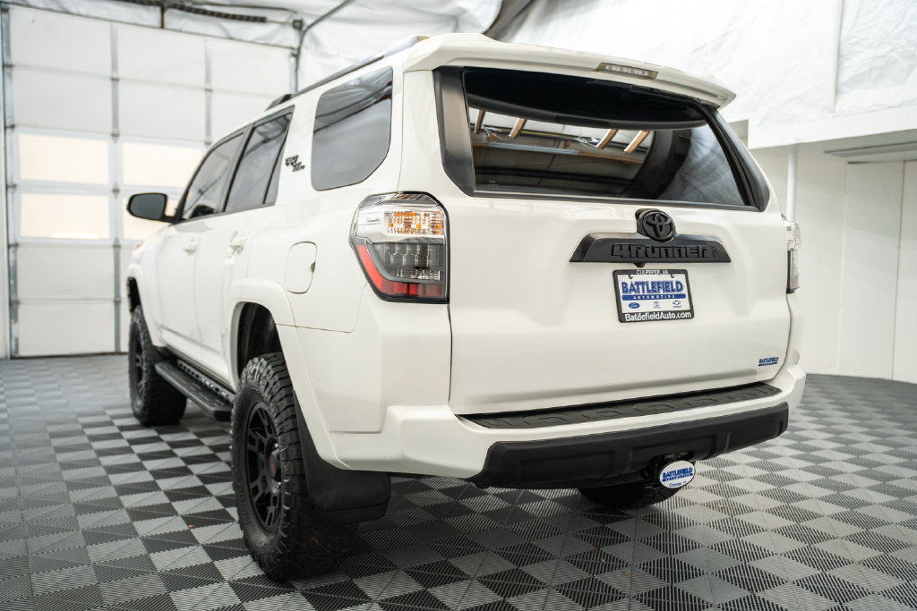 Used 2022 Toyota 4Runner TRD Off-Road Premium AWD/4WD image 7