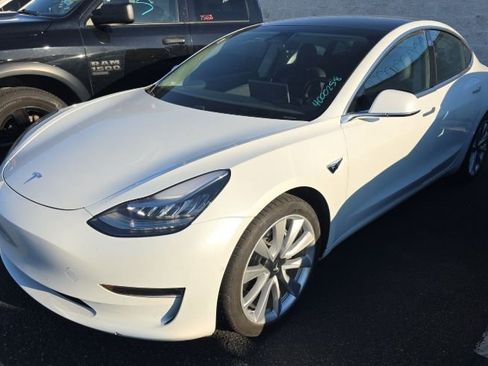 Used 2020 Tesla Model 3 Long Range image 1