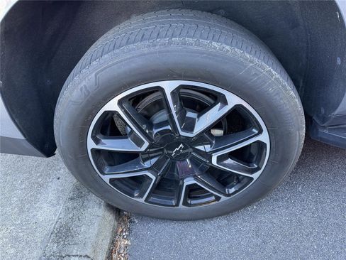 Used 2024 Chevrolet Suburban RST image 12