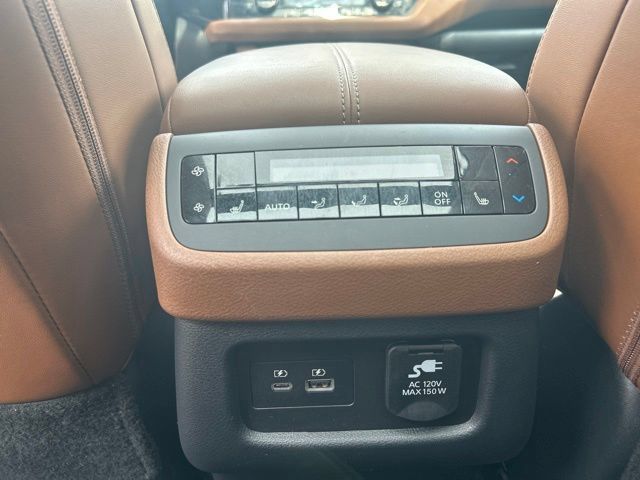 Used 2024 Nissan Pathfinder Platinum w/ Cargo Package AWD/4WD image 15
