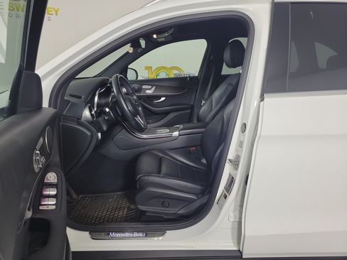 Used 2020 Mercedes-Benz GLC 300 4MATIC image 5