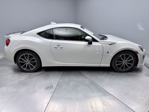 Used 2020 Toyota 86 image 4