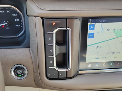 Used 2021 GMC Yukon Denali w/ Denali Premium Package image 22