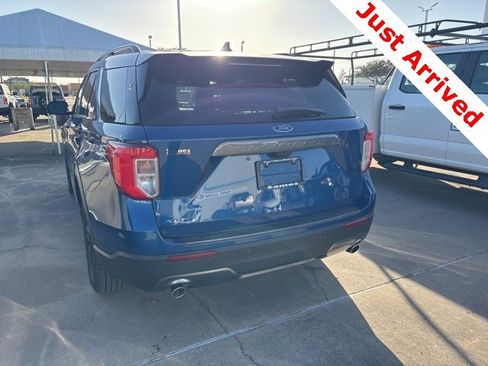 Used 2022 Ford Explorer XLT w/ Equipment Group 202A image 7