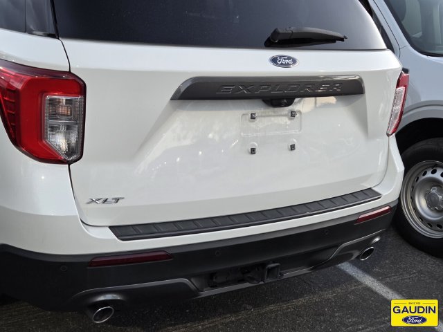 Certified 2023 Ford Explorer XLT w/ Equipment Group 202A RWD image 3