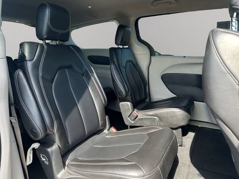 Used 2023 Chrysler Pacifica Touring-L FWD image 25