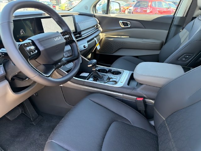 New 2027 Kia Carnival EX FWD image 16