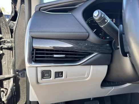 Used 2022 Cadillac XT4 Premium Luxury w/ Safety Alert Package image 34