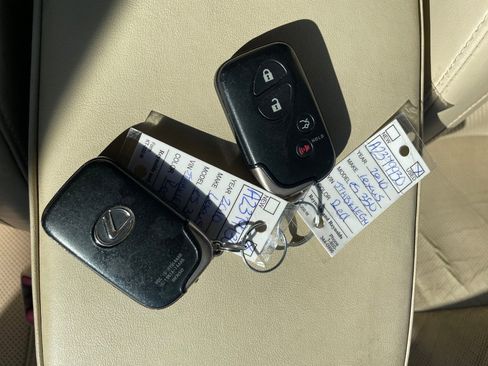 Used 2010 Lexus ES 350 image 4