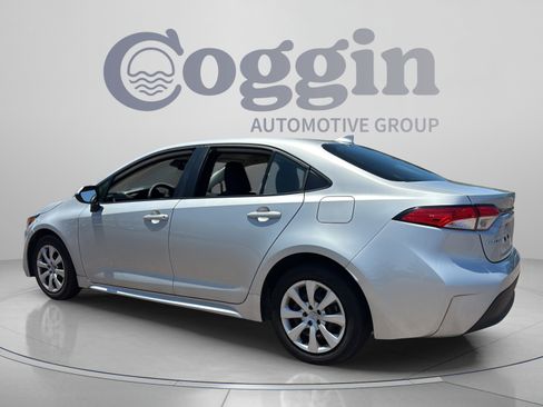 Used 2025 Toyota Corolla LE FWD image 3
