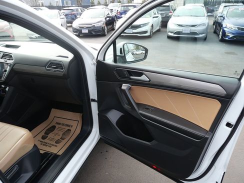 Used 2022 Volkswagen Tiguan SE w/ Panoramic Sunroof Package image 20