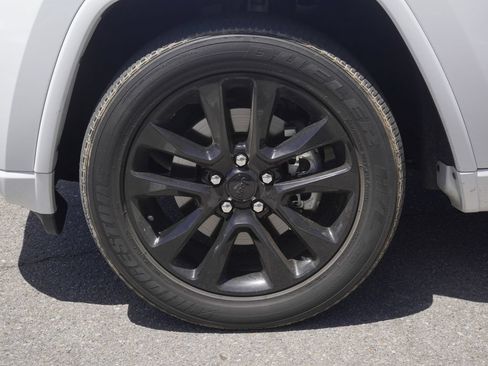Used 2021 Jeep Grand Cherokee Laredo X RWD image 7