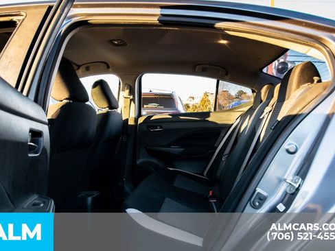 Used 2021 Nissan Versa SV image 9