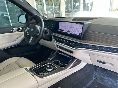 Used 2024 BMW X7 xDrive40i w/ Executive Package image 21