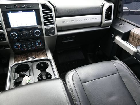 Used 2017 Ford F250 Lariat w/ Lariat Ultimate Package AWD/4WD image 40