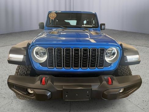 Used 2025 Jeep Wrangler Unlimited Rubicon w/ Convenience Group AWD/4WD image 9