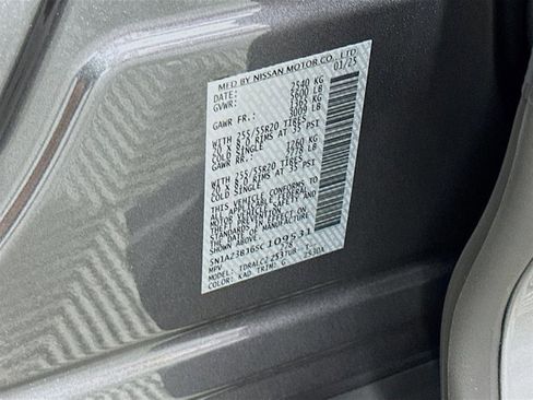 Certified 2025 Nissan Murano SV image 29