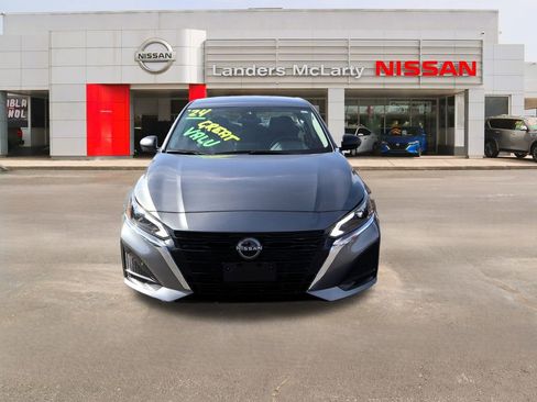 Used 2024 Nissan Altima 2.5 SV image 8