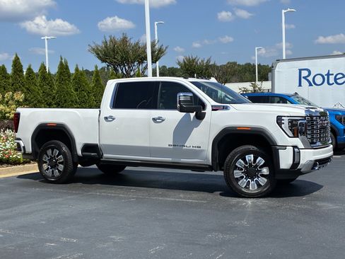 Used 2024 GMC Sierra 2500 Denali w/ Denali Reserve Package AWD/4WD image 3